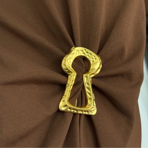 Brown Long-Sleeve Twist-Front Top with Gold Keyhole Accent - Picture 5 of 6